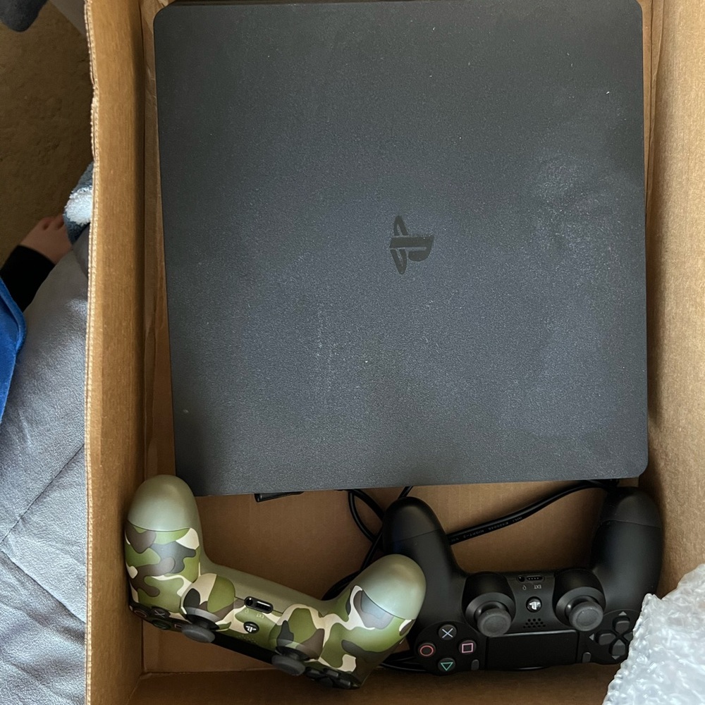 PS4 with 2 games